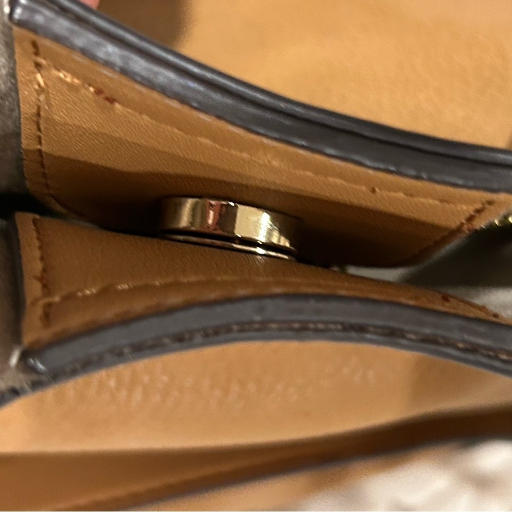 Sondra Roberts Tan Leather Tote Shoulder Bag Gold Hardware structured bag - Picture 13 of 14